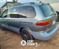 Clean Used Toyota sienna 1999