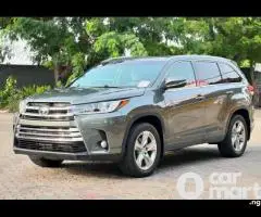 Tokunbo 2015 Facelift to 2018 Toyota Highlander Limited (Platinum Edition)