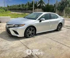 Super clean 2018 Toyota Camry SE