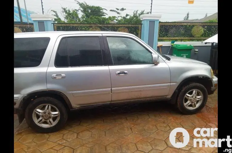 Clean 2000 Honda CR-V