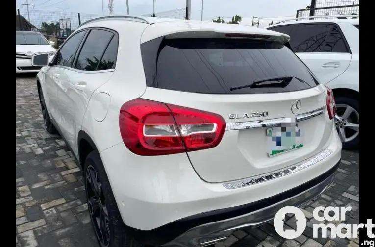 Pre-Owned 2015 Mercedes Benz GLA250