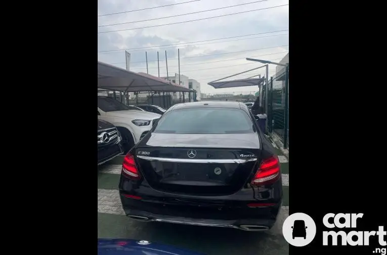 Pre-Owned 2017 Mercedes Benz E300