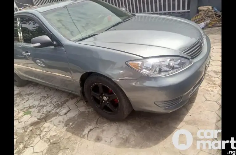 Clean 2005 Toyota Camry With Android Screen