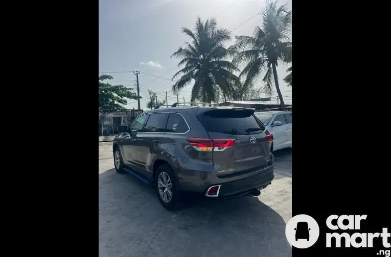 Tokunbo 2014 Facelift to 2018 Toyota Highlander XLE