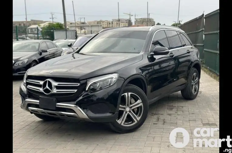 Pre-Owned 2017 Mercedes Benz GLC300