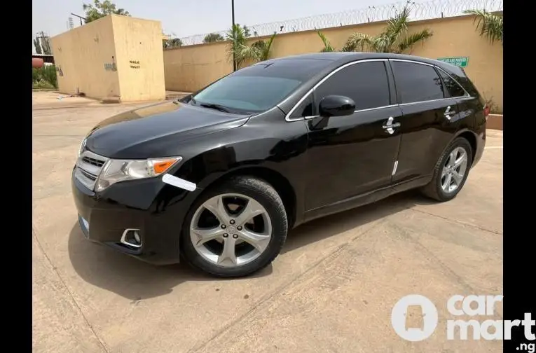 Super clean 2010 keyless Toyota Venza