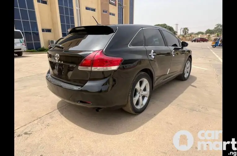 Super clean 2010 keyless Toyota Venza