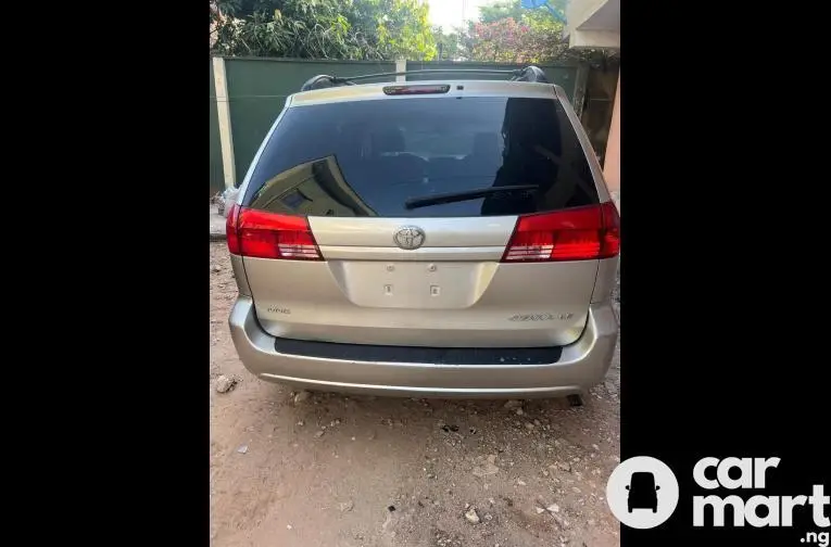 2005 Foreign-used Toyota Sienna LE