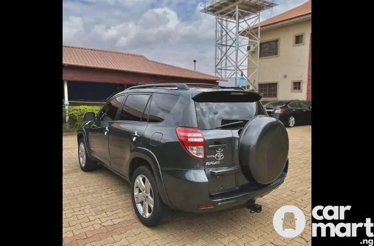 SUPER CLEAN 2010 TOYOTA RAV4 V6