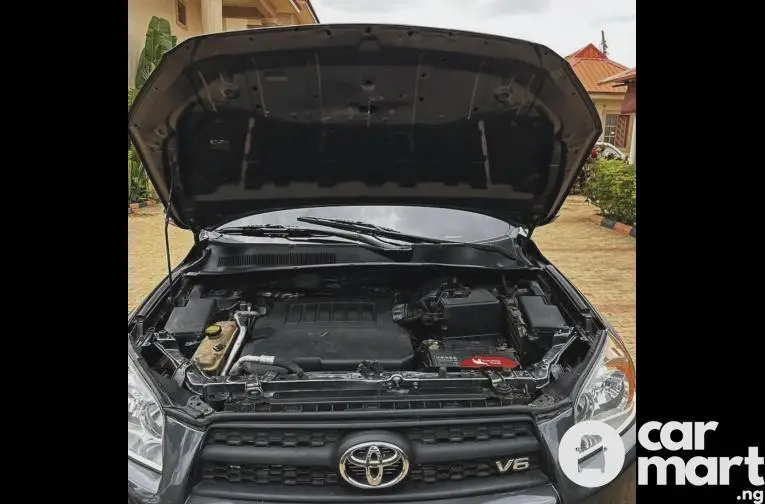 SUPER CLEAN 2010 TOYOTA RAV4 V6