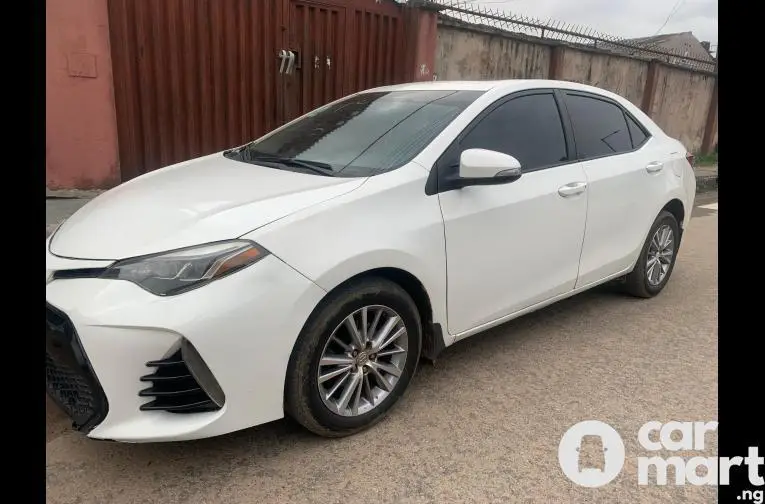 Pre-Owned 2016 Facelift to 2020 Toyota Corolla LE