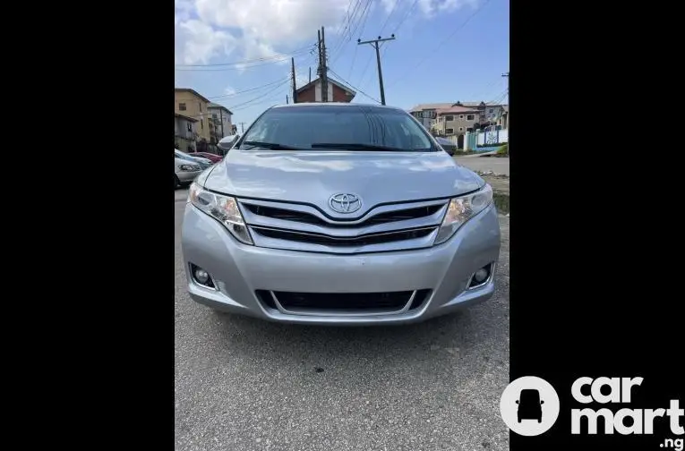 2015 Foreign-used Toyota Venza XLE