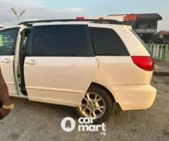 Used Toyota Sienna 2007