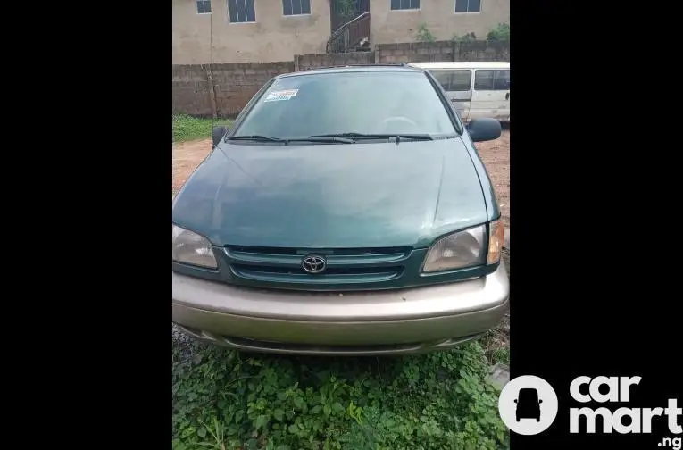 Neatly used 2001 Toyota Sienna