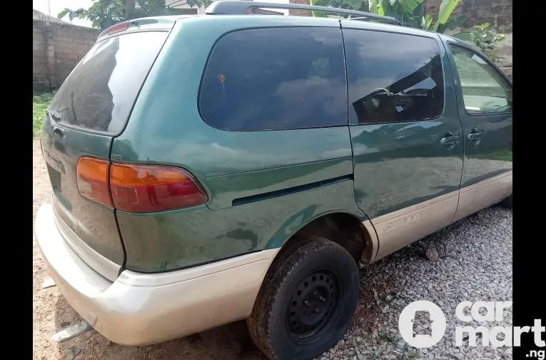 Neatly used 2001 Toyota Sienna