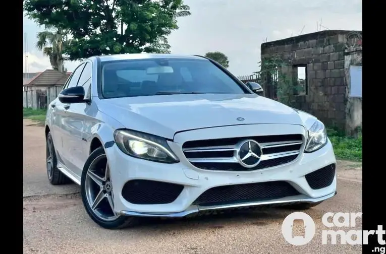 SUPER CLEAN 2016 MERCEDES BENZ C300 AMG TRIM