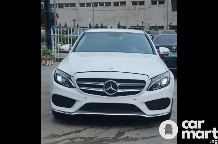 Super clean 2016 Mercedes Benz C300