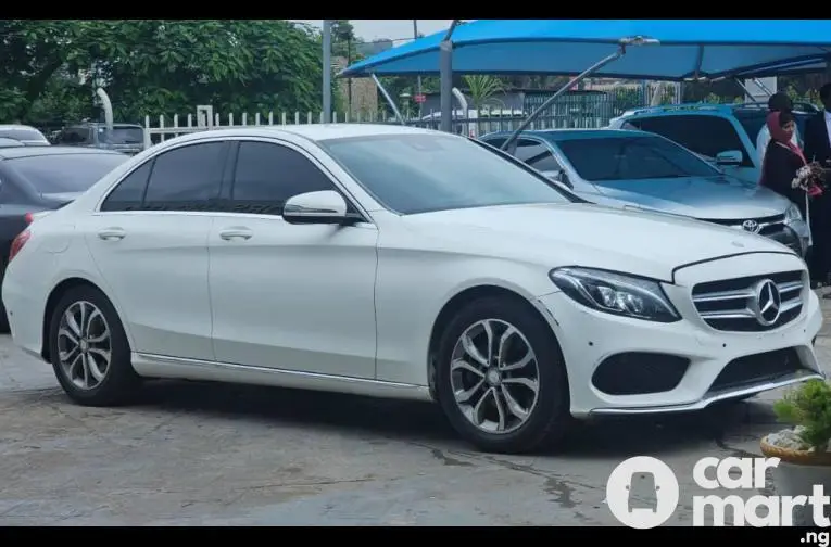 Super clean 2016 Mercedes Benz C300