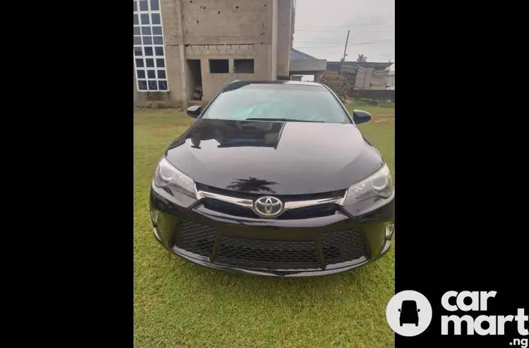 2016 Toyota Camry Foreign Used - 1