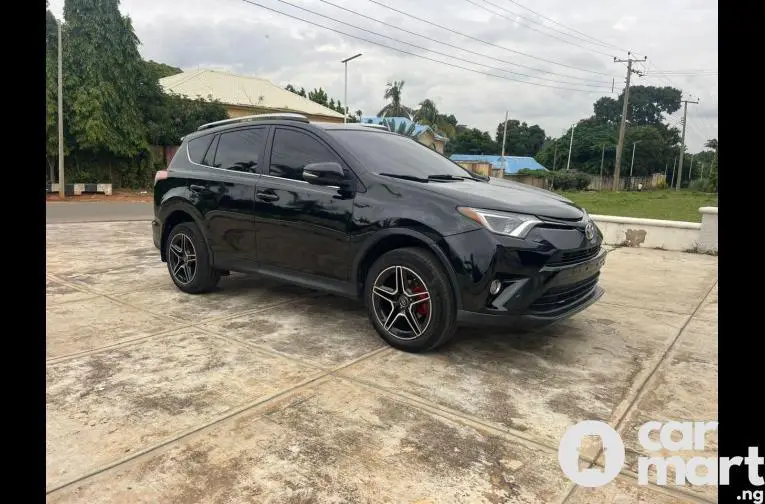 CLEAN 2017 UPGRADED TOYOTA RAV4