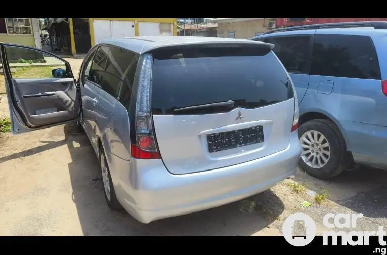 Mitsubishi Grandis 2005 TOKUNBO (foreign Used)