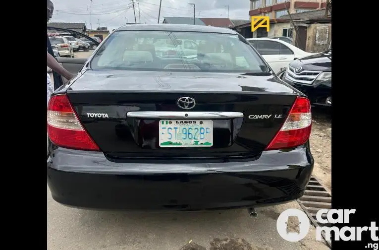 2004 Toyota Camry LE