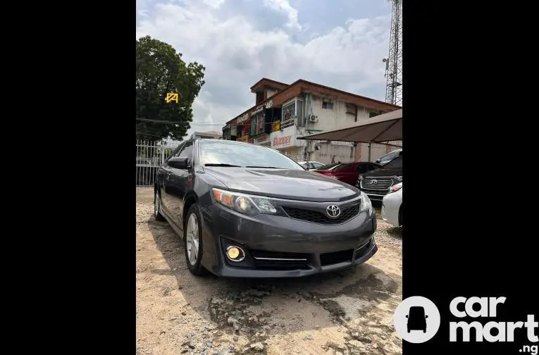 2012/13 Toyota Camry SE