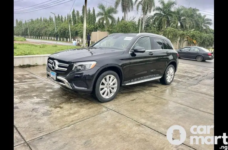 USED 2017 MERCEDES BENZ GLC300