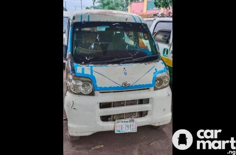 Daihatsu HIJET bus