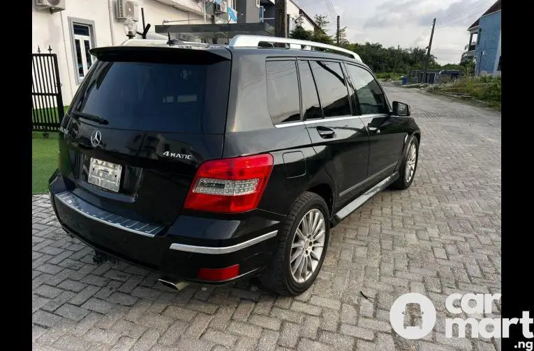 Pre-Owned 2010 Mercedes Benz GLK350