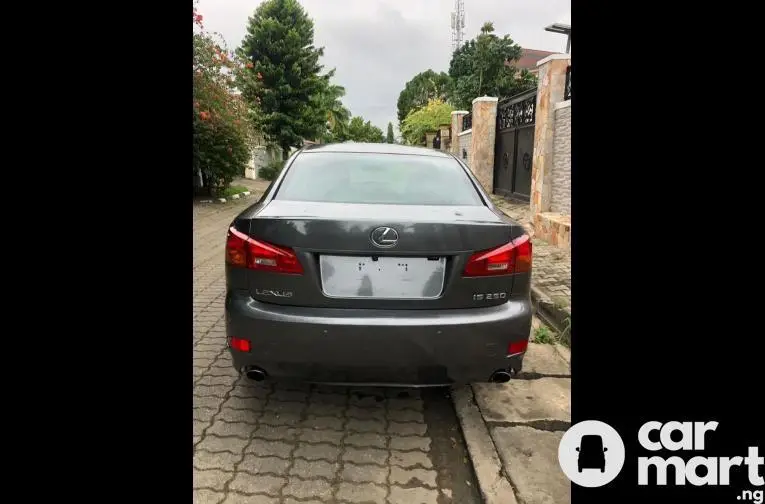 Pre-Owned 2007 Lexus IS250