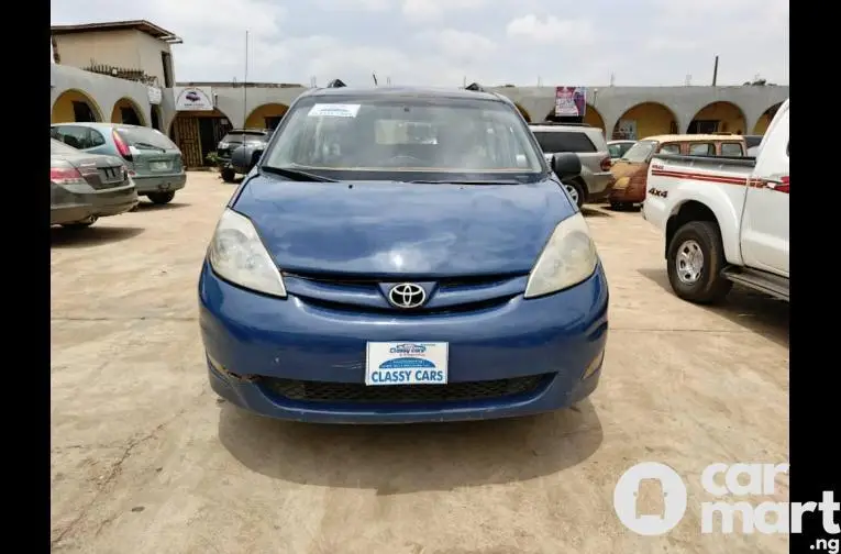 2007 Toyota Sienna - 1