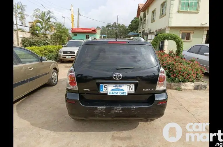 2004 Toyota Corolla Verso - 4