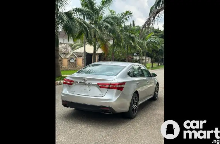 2013 Toyota AVALON XLE - 5