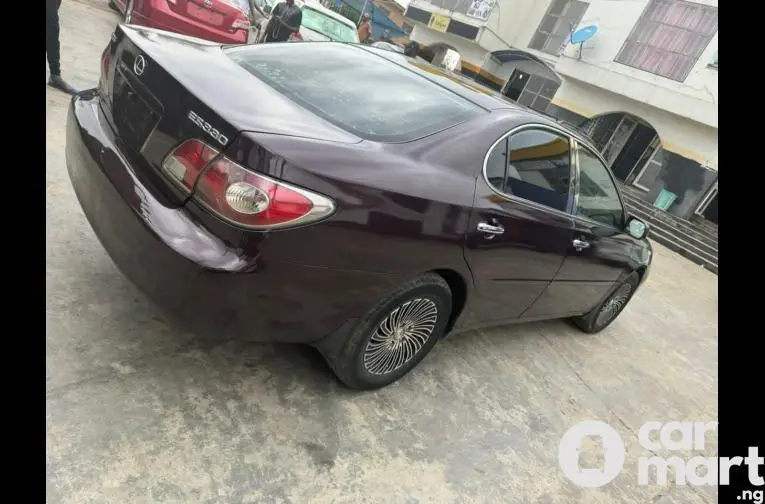 Registered Lexus ES330 2004