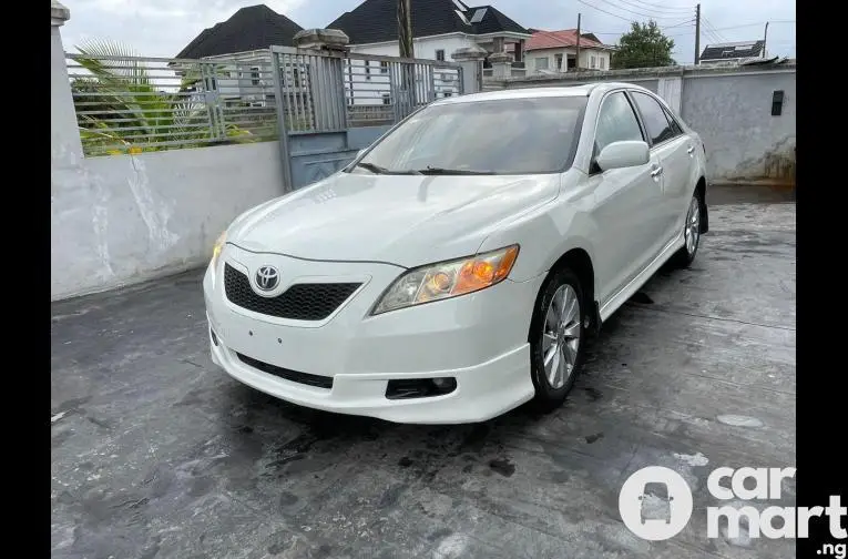 2008 Toyota Camry SE - 4