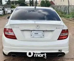 Super clean 2010 Mercedes Benz C300