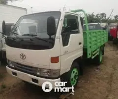 Toyota Dyna 200 truck