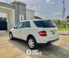 Super clean 2008 Mercedes Benz ML350