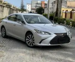 2019 LEXUS ES350 SEDAN Premium.