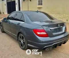 Super clean 2009 Mercedes Benz C300