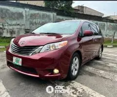 Foreign used 2011 Toyota Sienna le