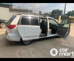 Toyota Sienna 2009 model