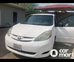 Toyota Sienna 2009 model