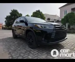 Direct Tokunbo 2019 Toyota Highlander SE