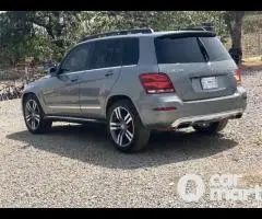 Super clean 2015 Mercedes Benz GLK350