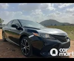 Super clean 2018 Toyota Camry SE